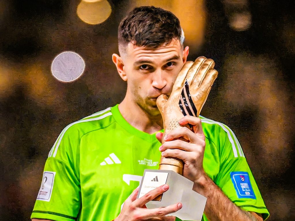 Emiliano Martinez Golden Glove 2022 Argentina World Cup